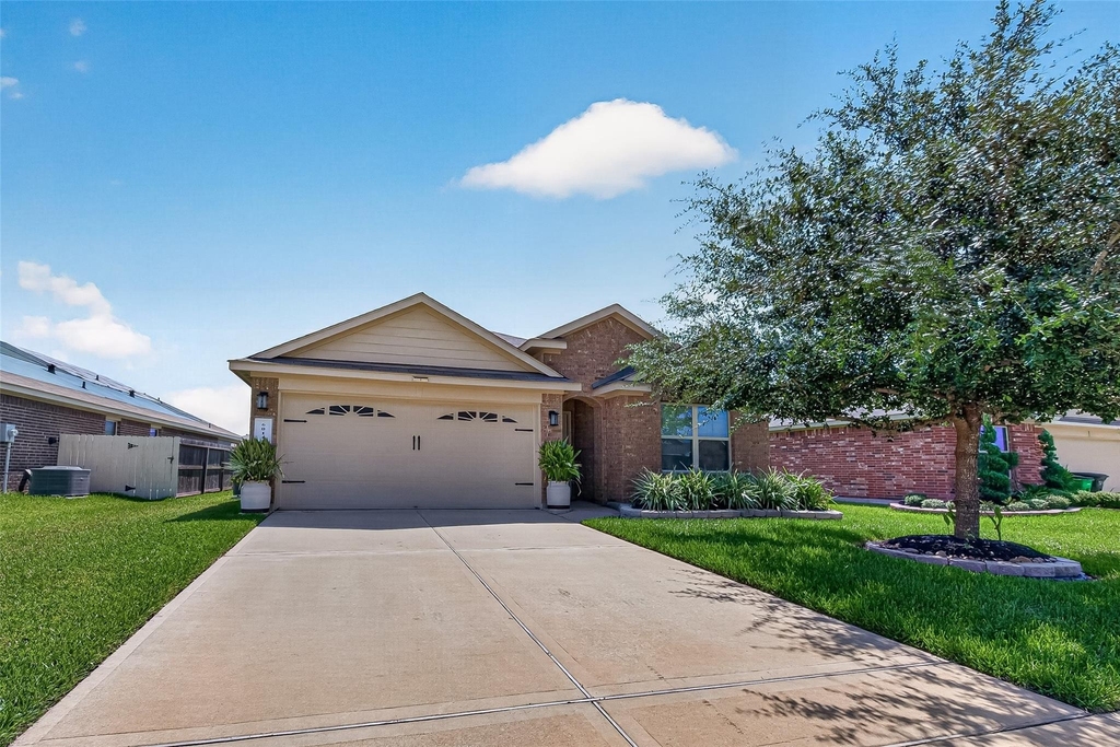 6014 Namika Street - Photo 2