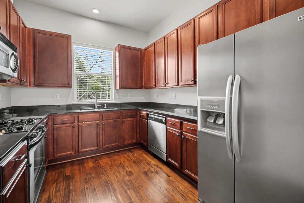 1744 W 25th Street - Photo 4