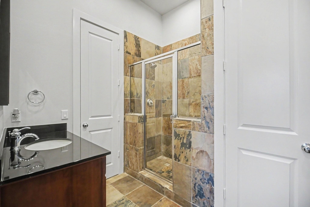 1744 W 25th Street - Photo 8