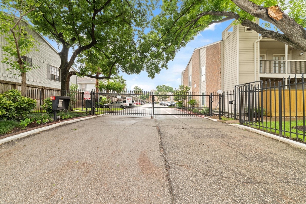 2001 Bering Drive - Photo 3