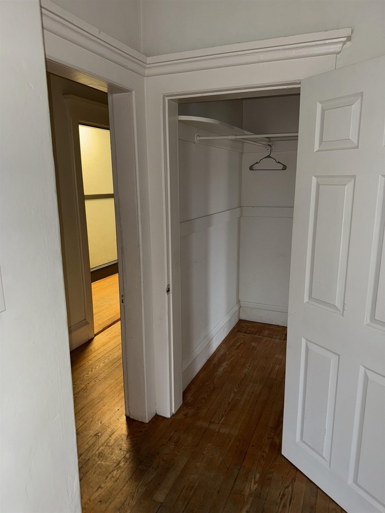 7-11 Court - Photo 2