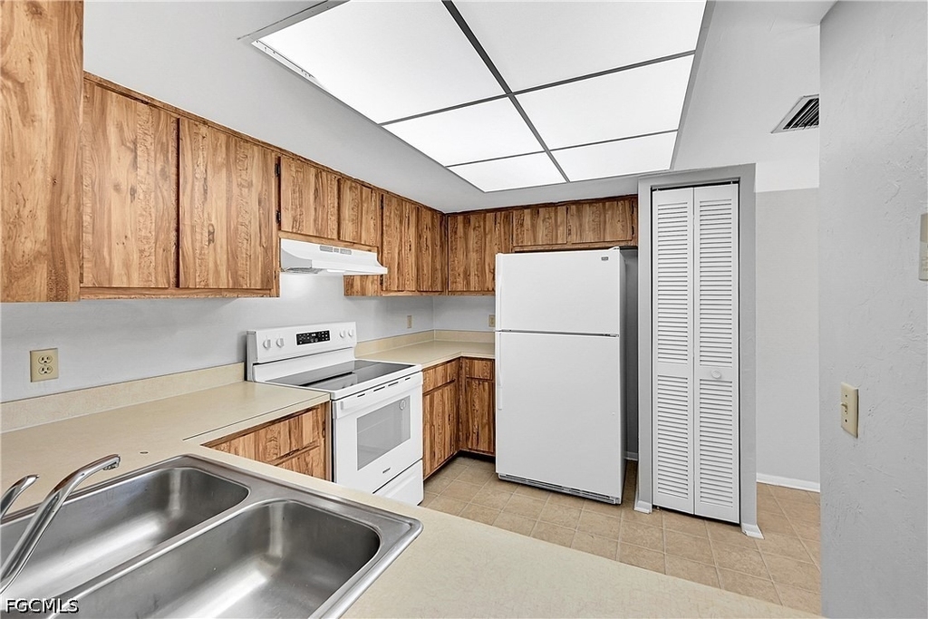 8474 Charter Club Circle - Photo 12