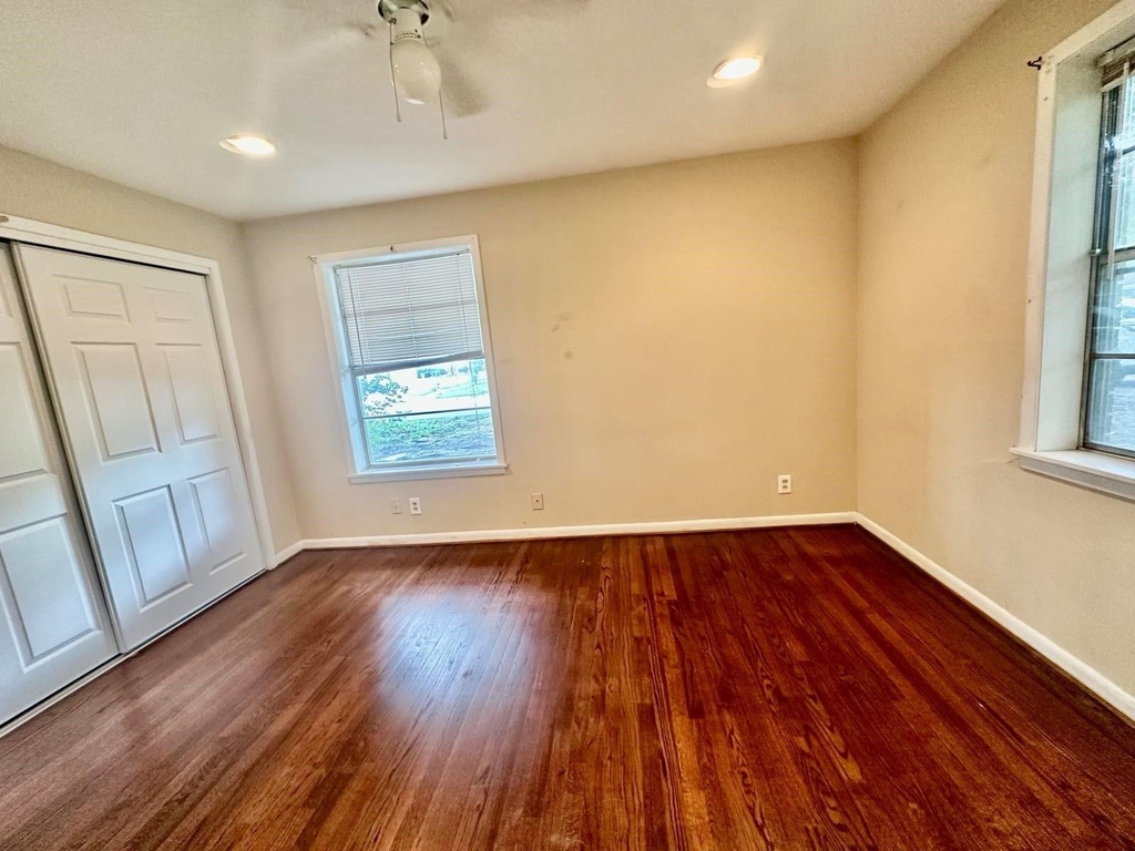 1100 Frost Street - Photo 0