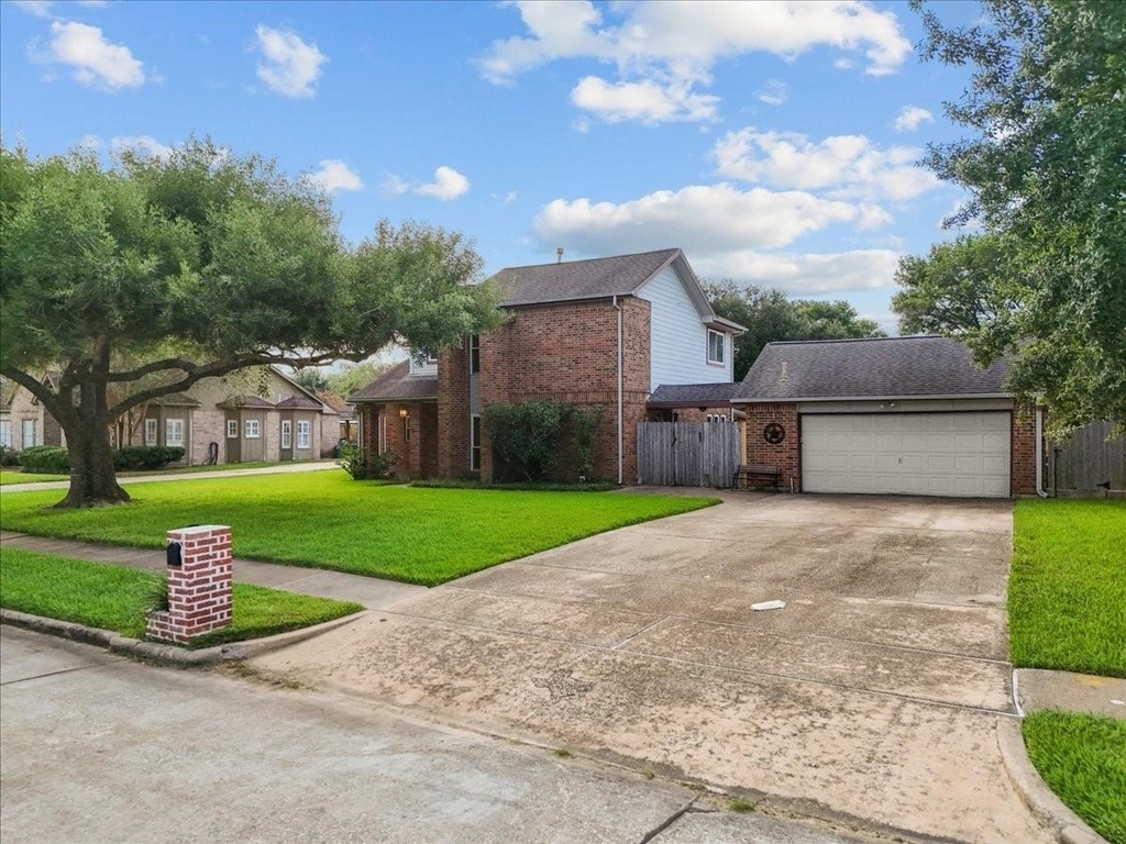 1016 Glenshannon Avenue - Photo 3
