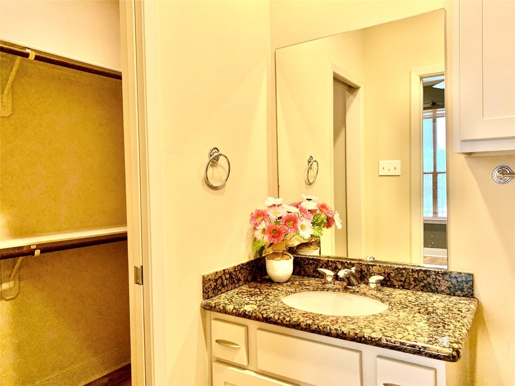5231 Lillian Street - Photo 6