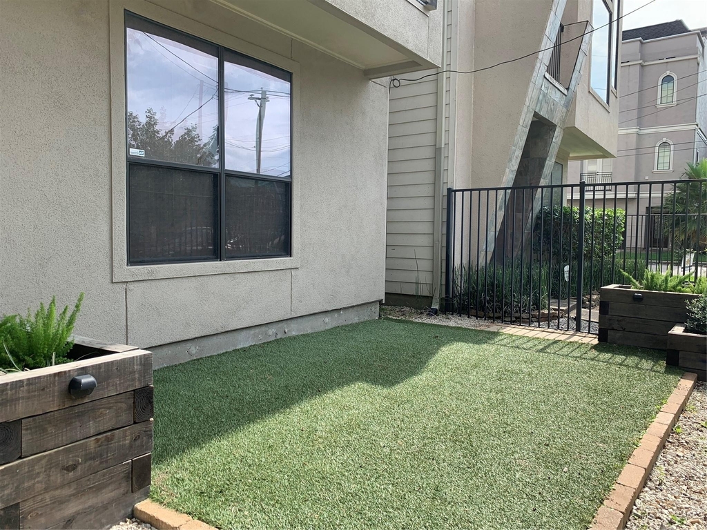 5231 Lillian Street - Photo 2