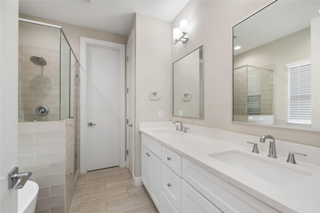 240 Julia Street - Photo 16