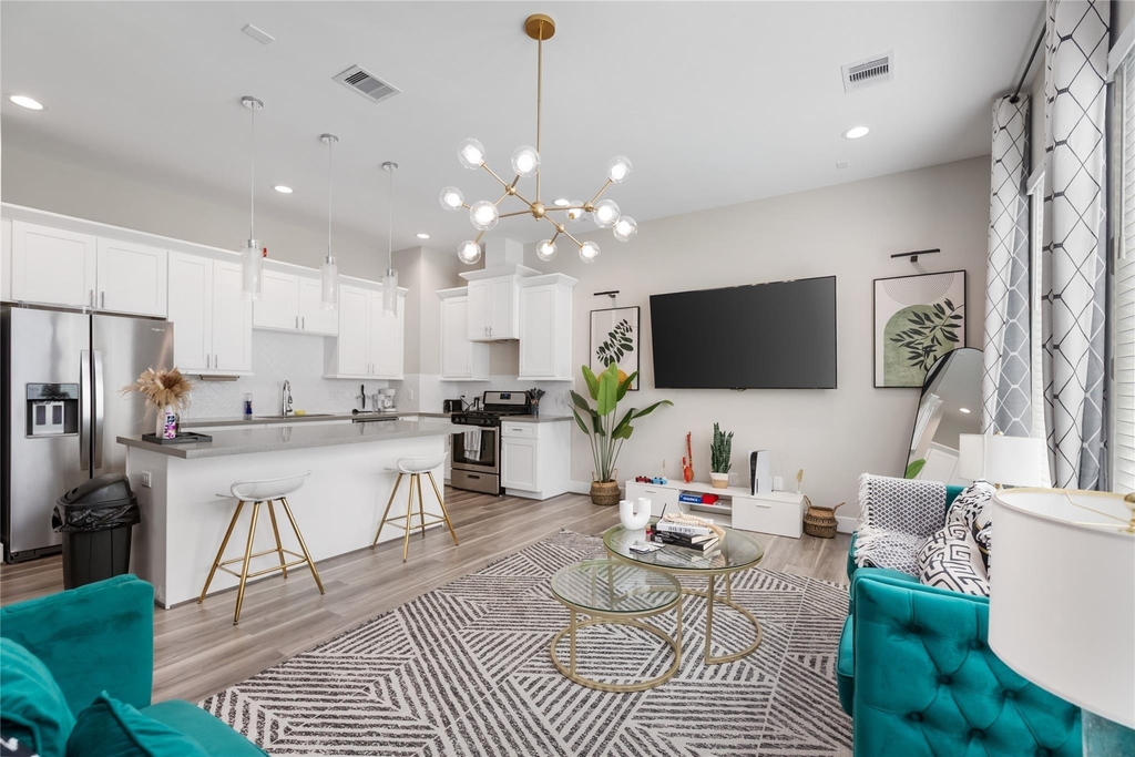 240 Julia Street - Photo 0