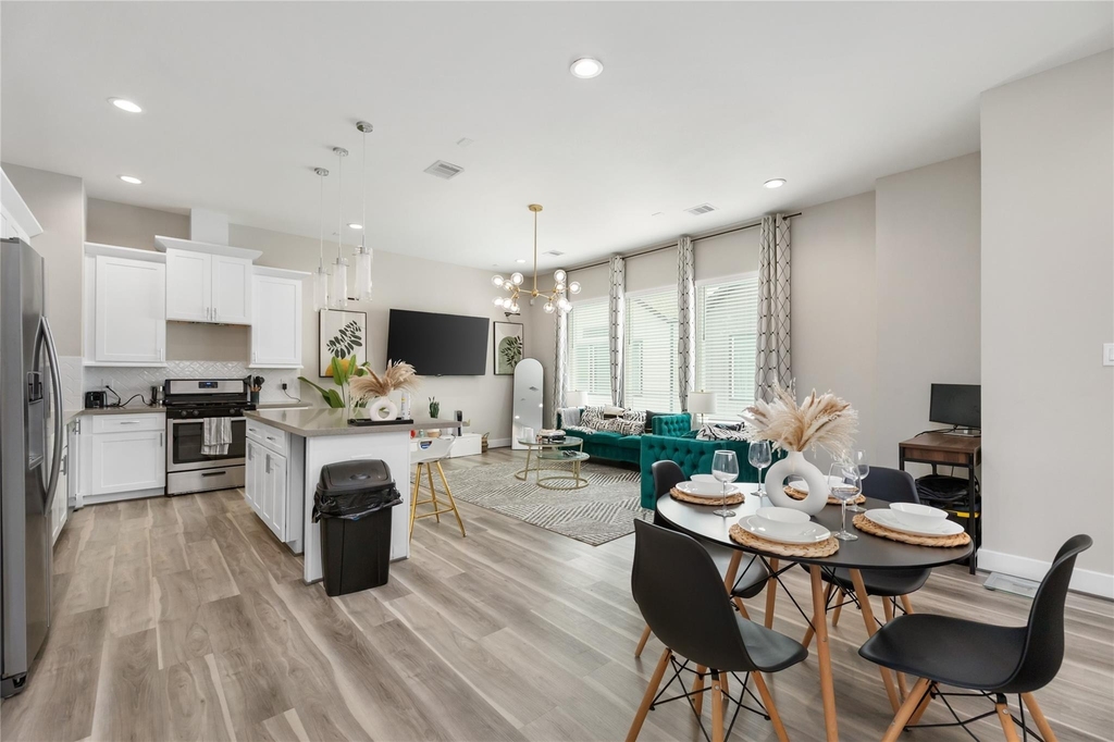 240 Julia Street - Photo 14