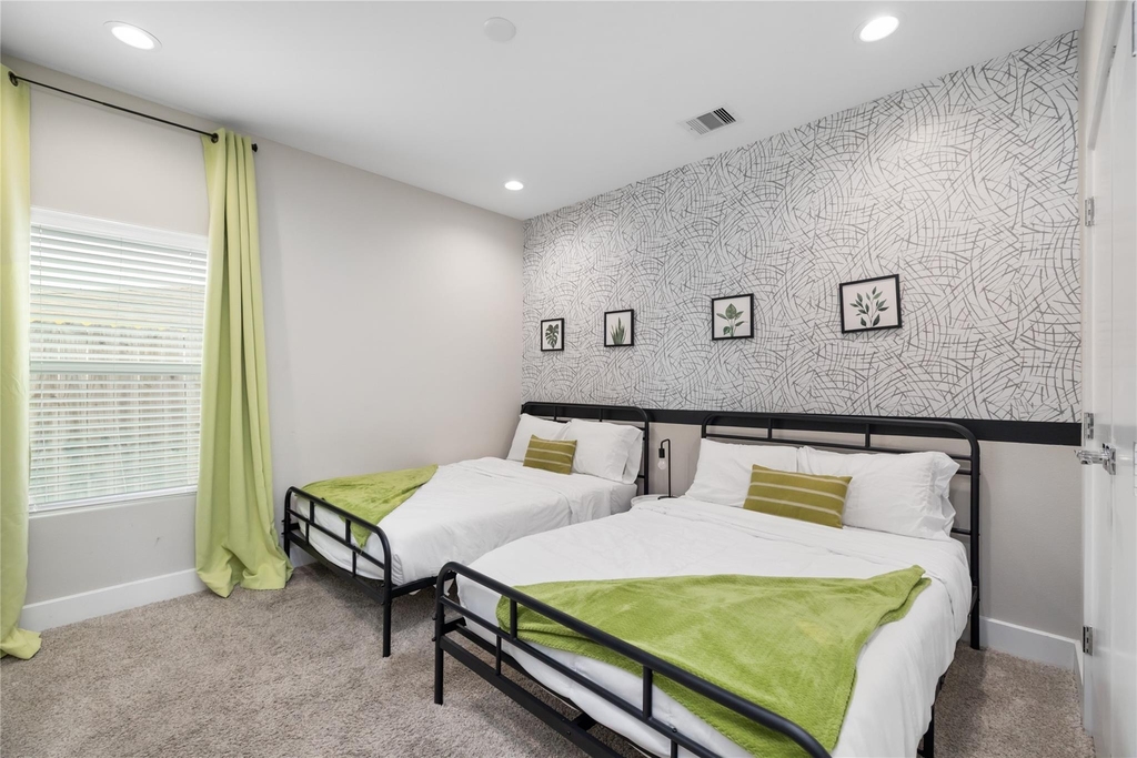 240 Julia Street - Photo 4