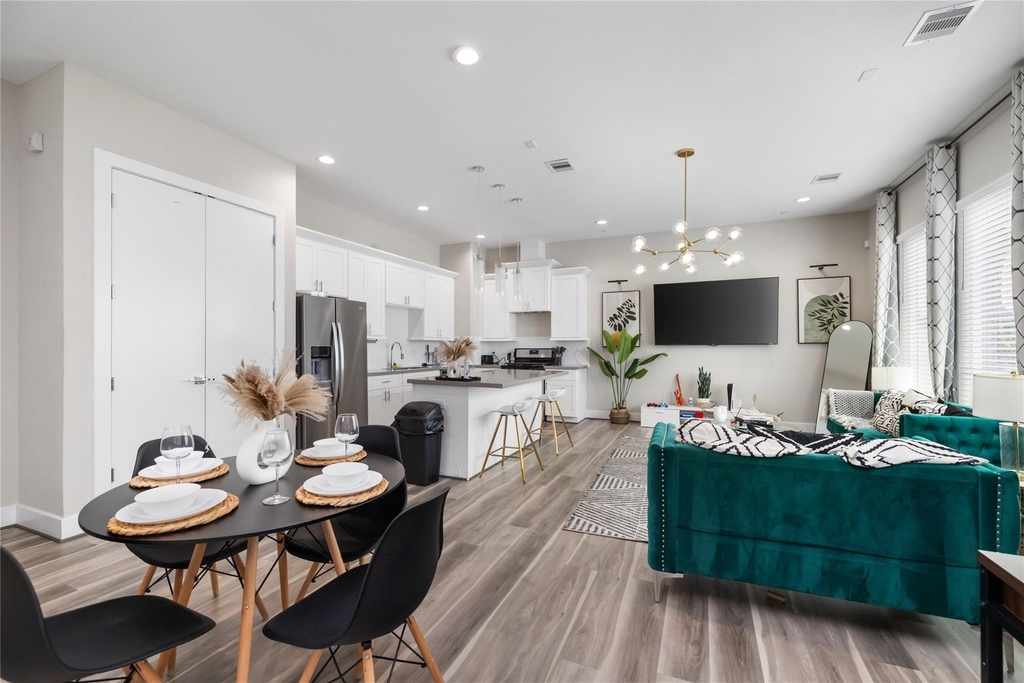 240 Julia Street - Photo 13