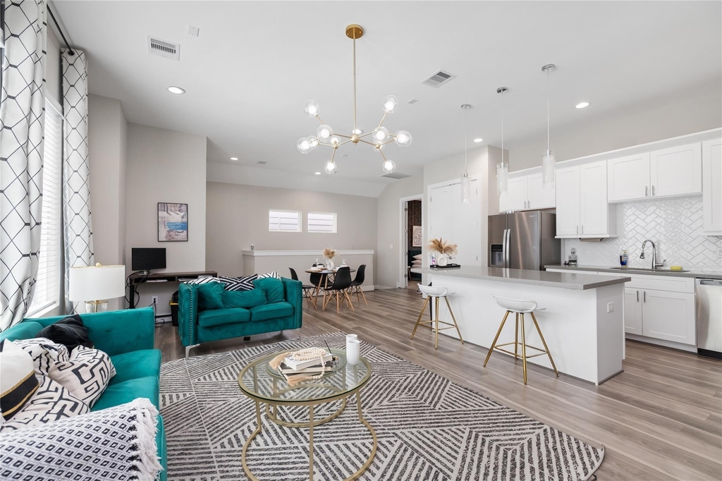 240 Julia Street - Photo 11