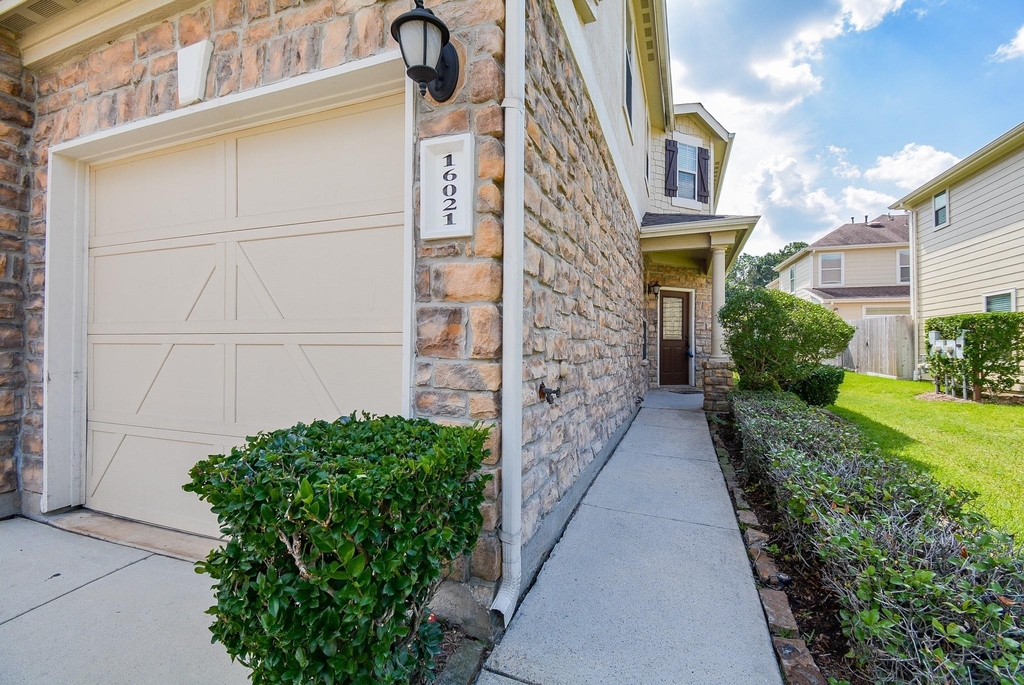 16021 Summerville Lake Drive - Photo 5