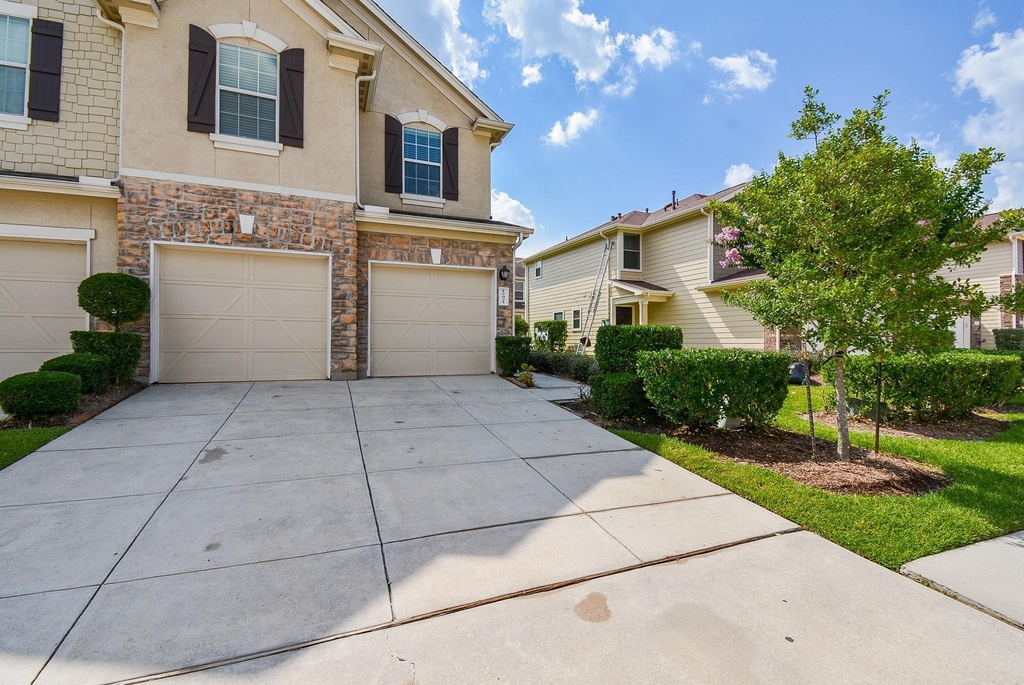 16021 Summerville Lake Drive - Photo 4