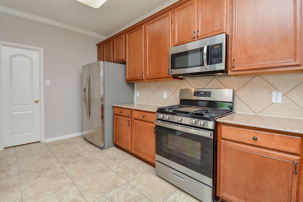 16021 Summerville Lake Drive - Photo 14