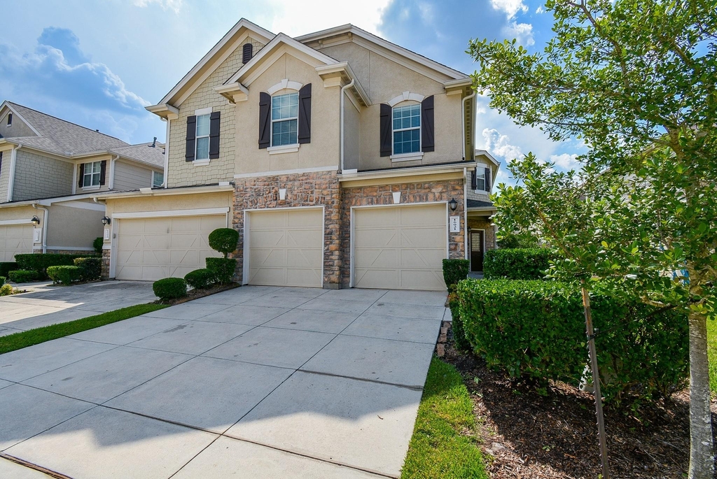 16021 Summerville Lake Drive - Photo 2