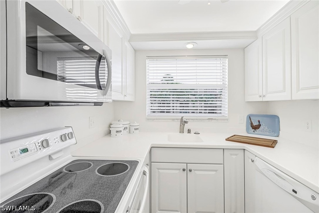 3000 Gulf Shore Boulevard N - Photo 10