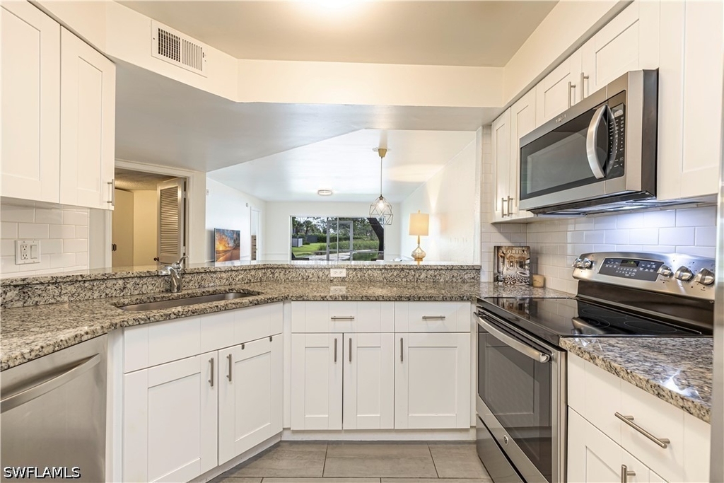 9600 Victoria Lane - Photo 1