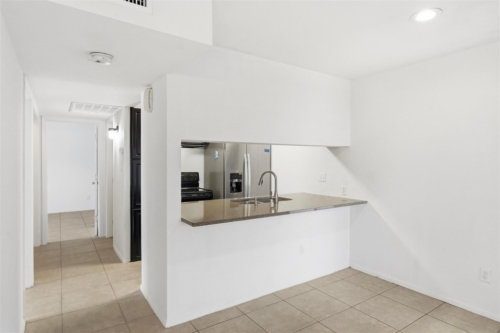 10501 South Drive - Photo 11