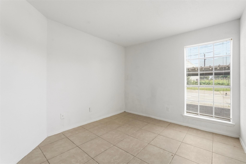 10501 South Drive - Photo 15