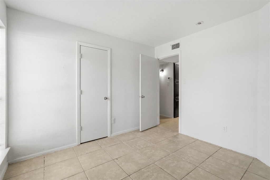 10501 South Drive - Photo 16