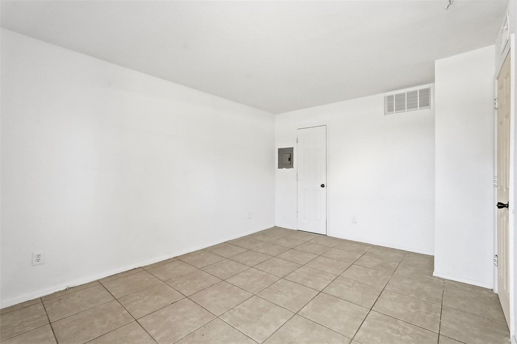10501 South Drive - Photo 19