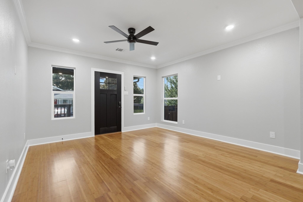 105 Opal Court - Photo 4
