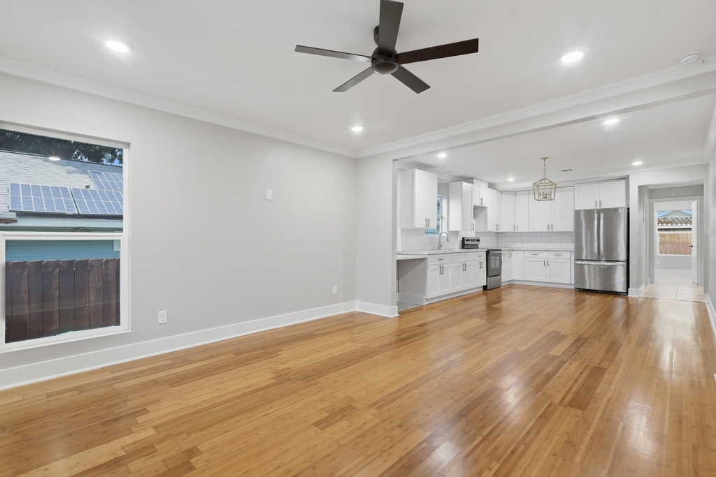 105 Opal Court - Photo 3