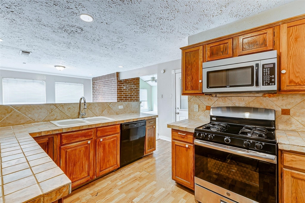 2010 Hickory Glen Drive - Photo 12