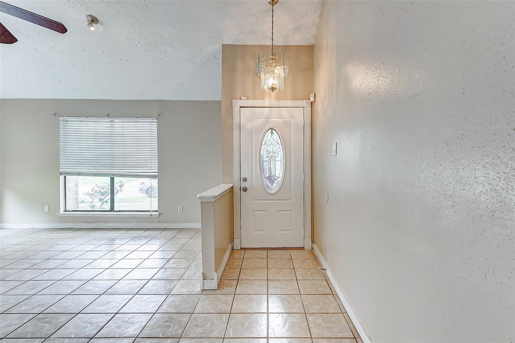 2010 Hickory Glen Drive - Photo 2