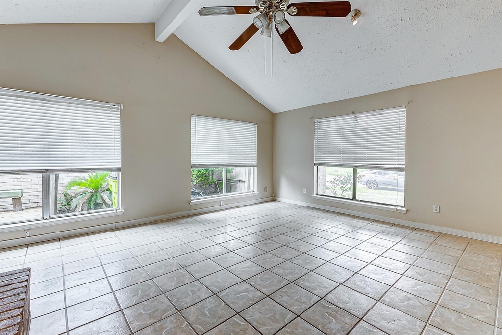 2010 Hickory Glen Drive - Photo 3
