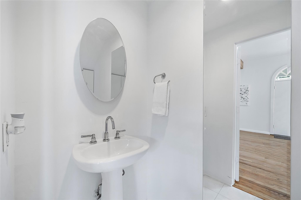 2437 North Boulevard - Photo 7