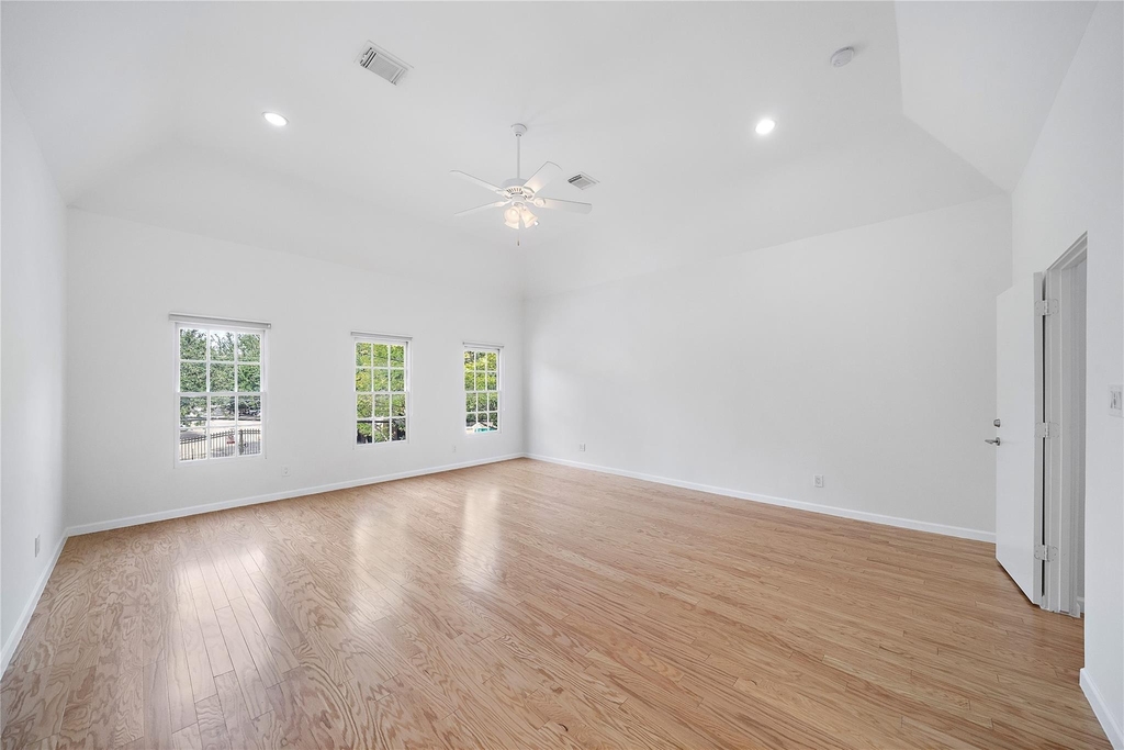 2437 North Boulevard - Photo 16