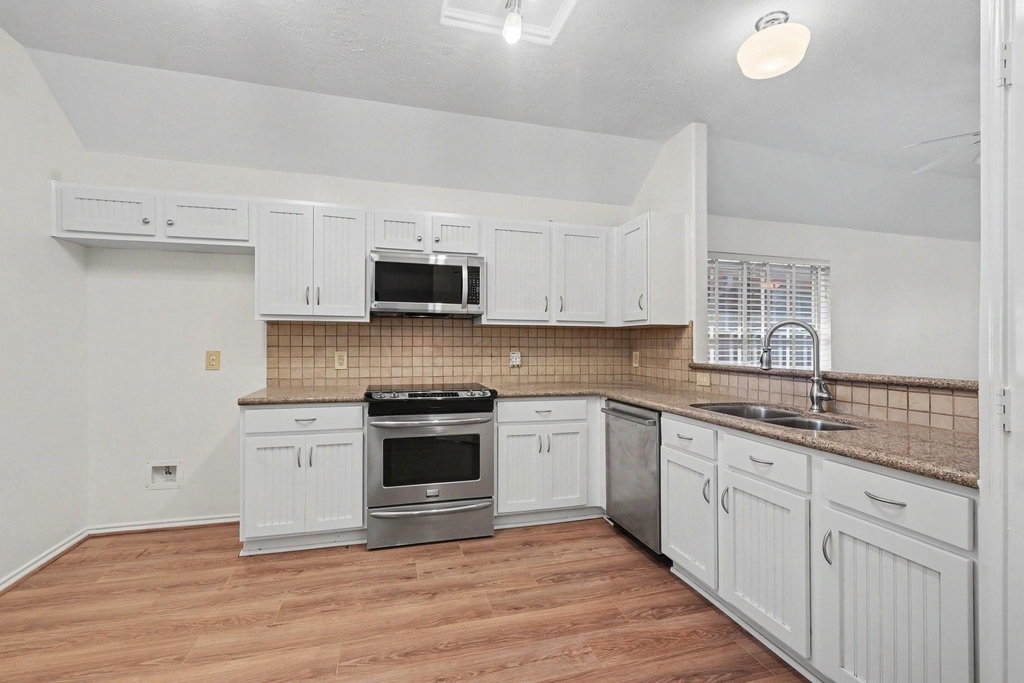 15403 Court Green Trail - Photo 5
