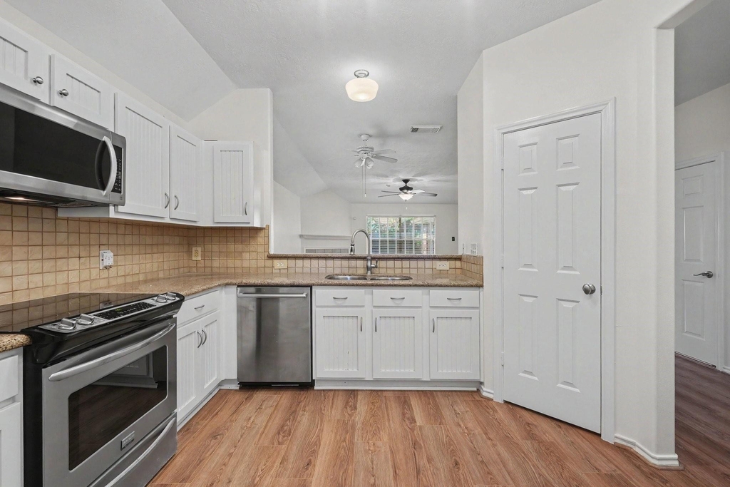 15403 Court Green Trail - Photo 6