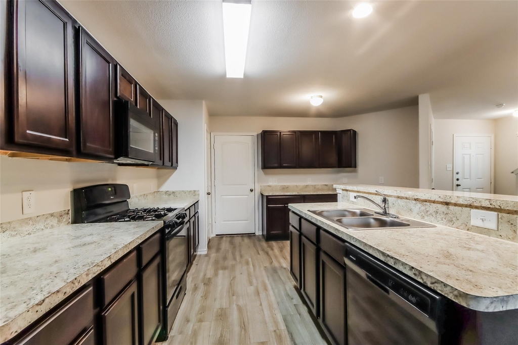 17311 Desmond Street - Photo 3