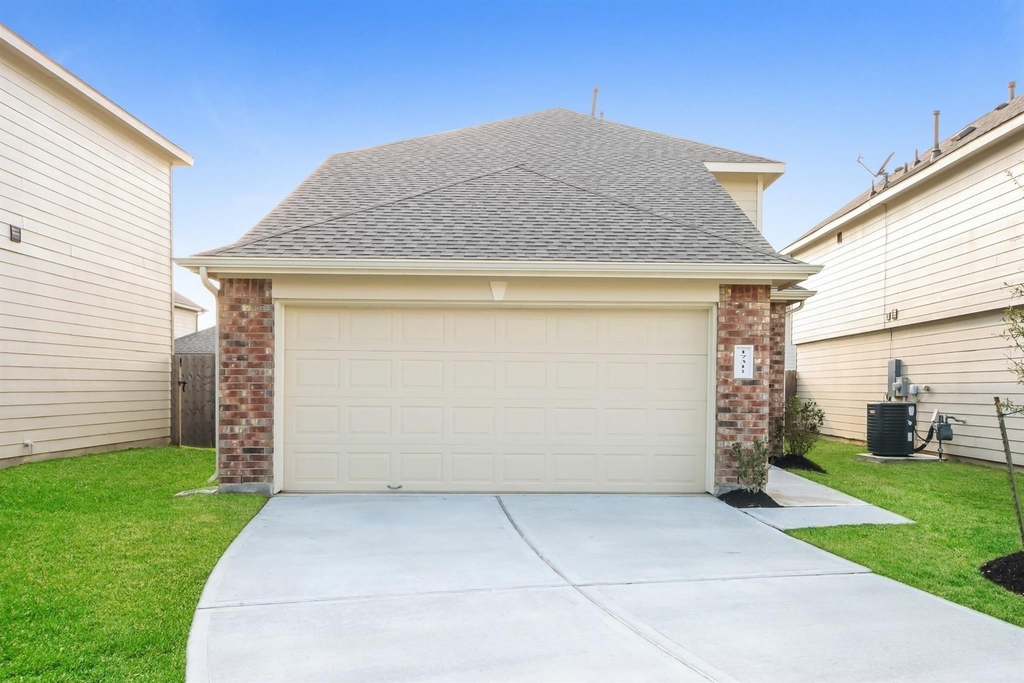 17311 Desmond Street - Photo 0