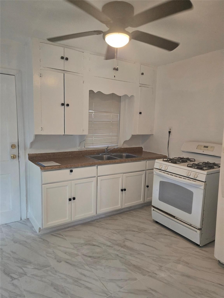 1303 9th Street - Photo 2
