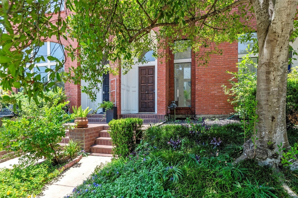 6311 Westcott Street - Photo 2