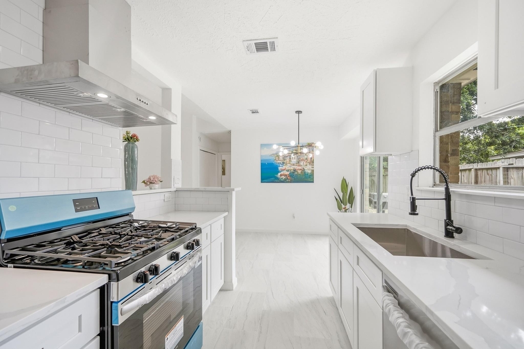 7310 Londres Drive - Photo 11