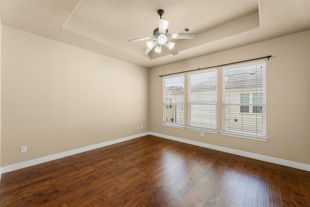 1716 Aden Drive - Photo 4