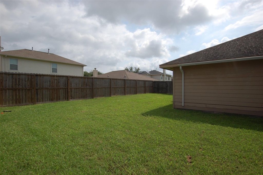 4711 Buescher Court - Photo 14