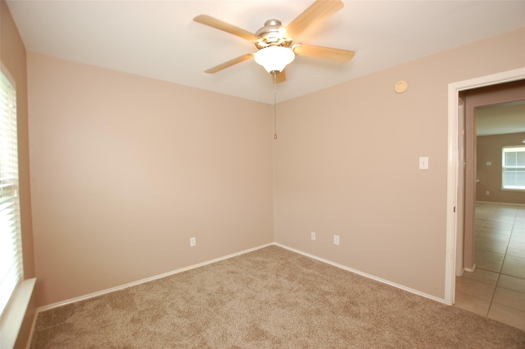 4711 Buescher Court - Photo 11