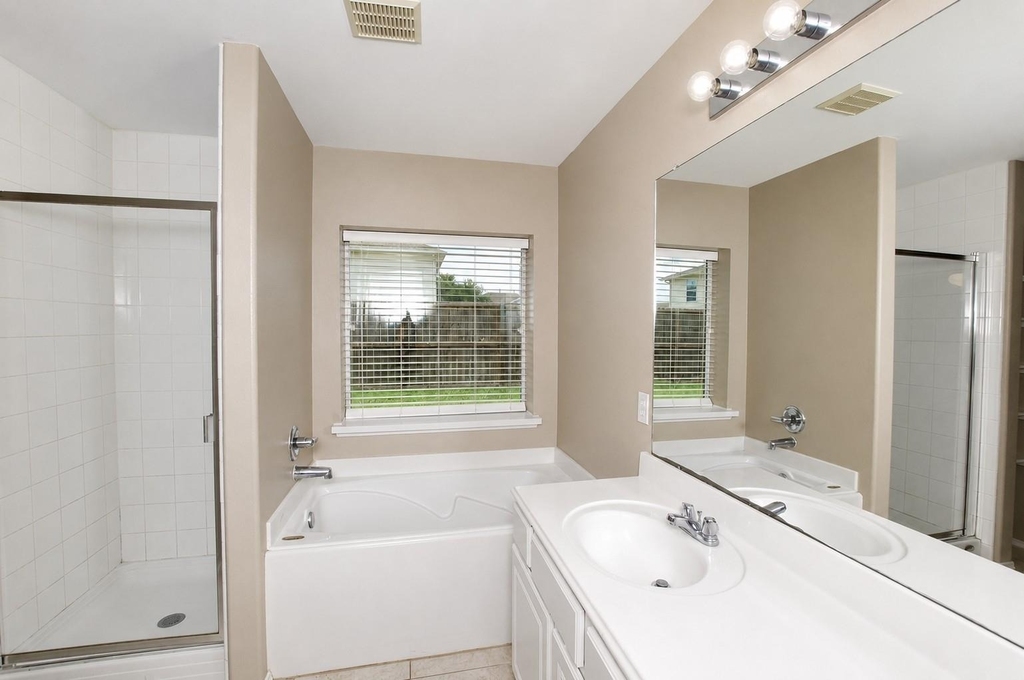 4711 Buescher Court - Photo 9