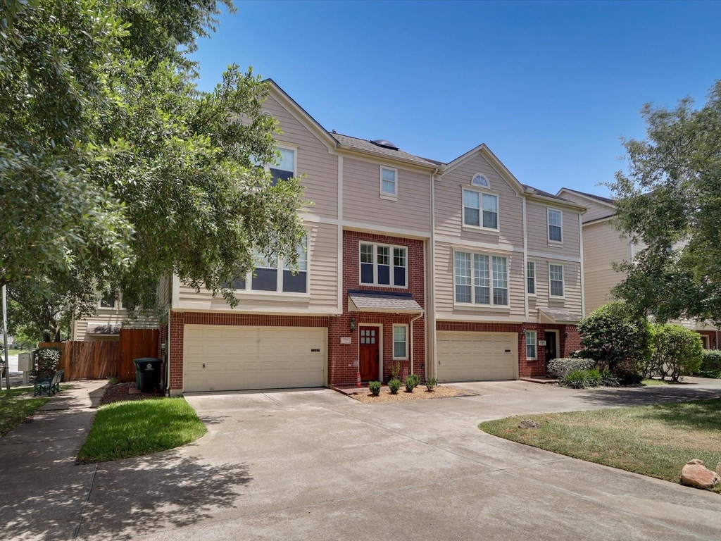 1706 Tuam Street - Photo 2