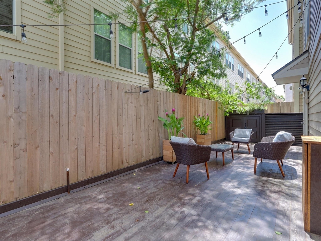 1706 Tuam Street - Photo 27