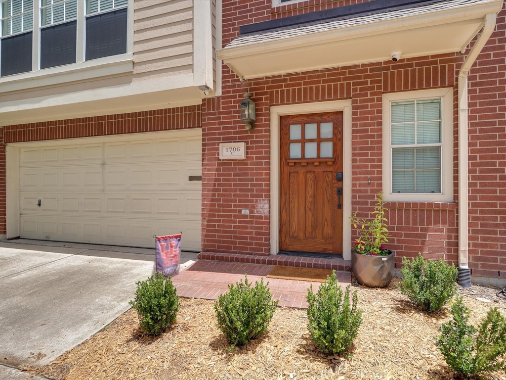 1706 Tuam Street - Photo 3