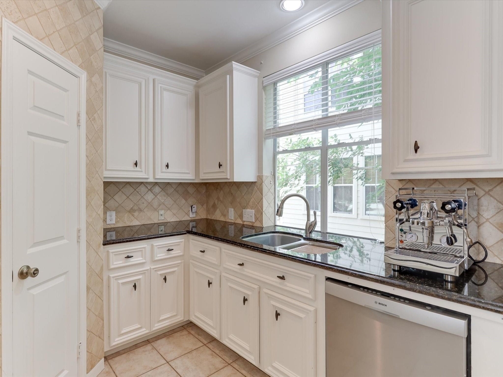 1706 Tuam Street - Photo 10