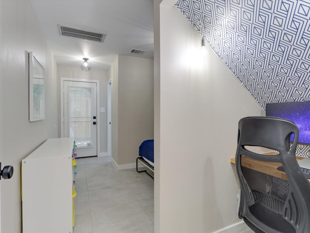 1706 Tuam Street - Photo 22