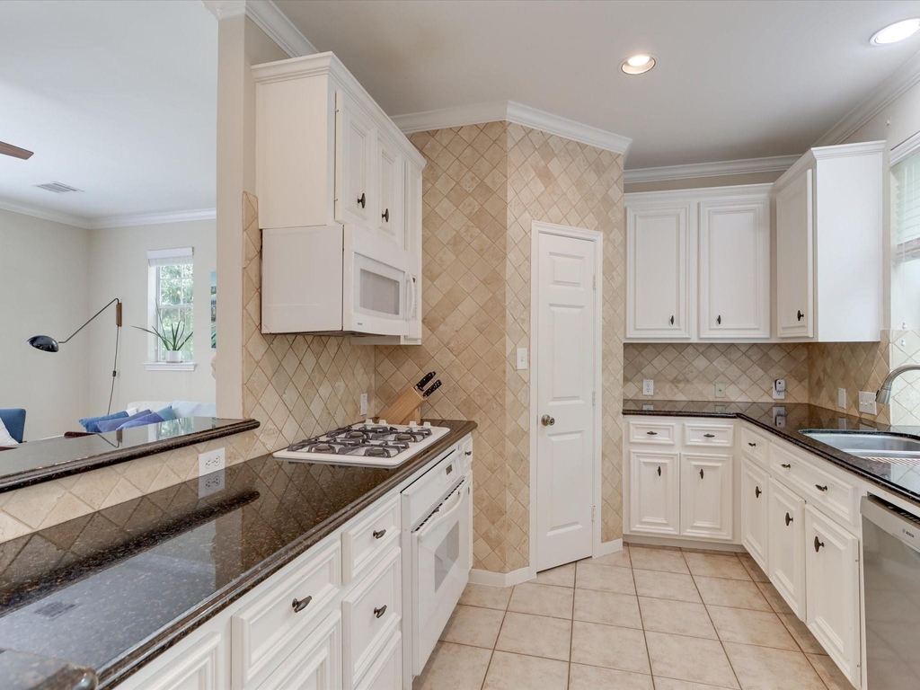 1706 Tuam Street - Photo 9